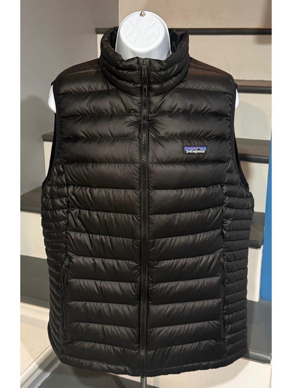 Patagonia Women’s Extra Large (XL) Full Zip Vest Goose Down Sweater Black Jacket